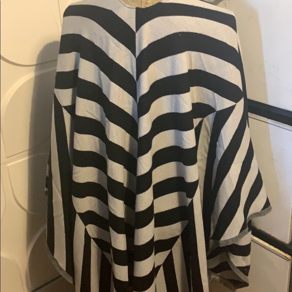 Lululemon Athletica Black and White Striped Tunic - Picture 5 of 6